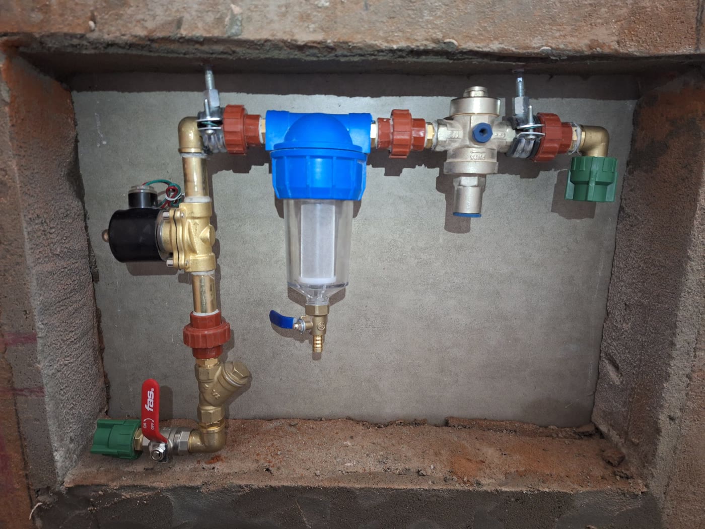 Filtro de agua y regulador de presión con electroválvula